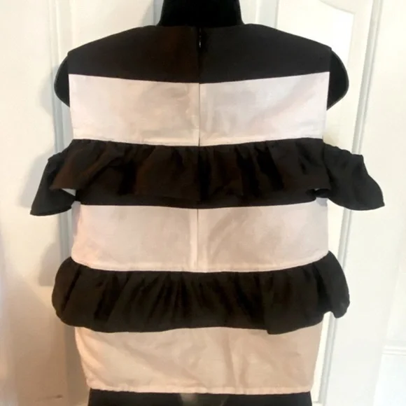 “GOEN.J” Striped Off the Shoulder Ruffle Top